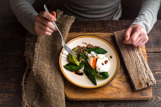 Proteinele ar trebui să fie prezente la toate mesele și la gustări