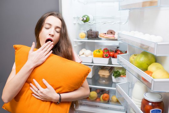 Nu te duce la frigider în toiul nopții