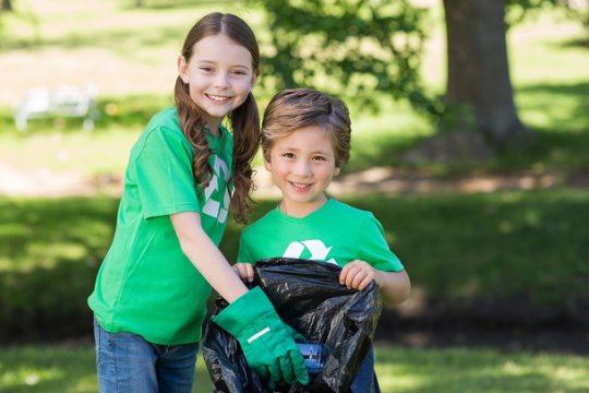 Încurajează-ți copilul să se implice în activități de voluntariat