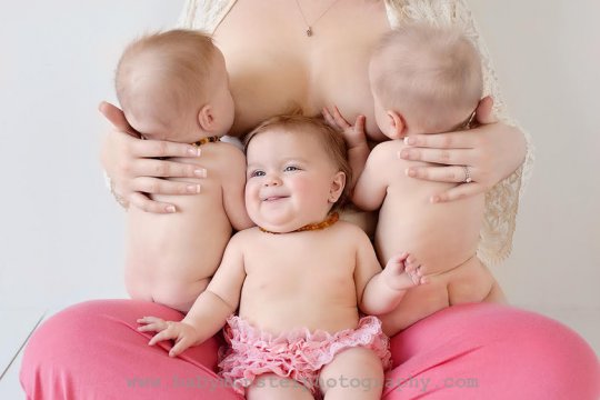 Nu îți face griji! În primele zile de viață ale gemenilor sau ale tripleților, îți va fi destul de greu să îi hrănești pe toți în același timp!