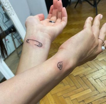 Ce tatuaje si-au facut Anca Serea și fiica ei. Un cadou la împlinirea a 14 ani