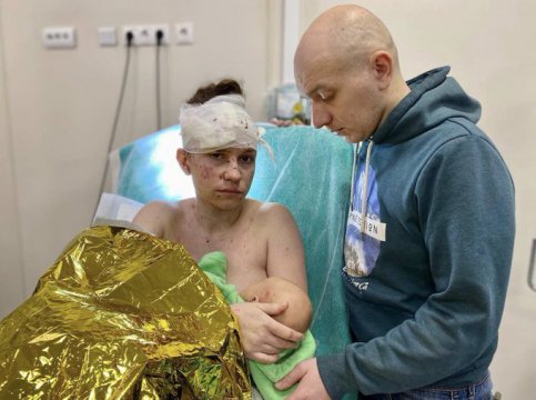 Olga și-a protejat bebelușul cu propriul trup, în timpul unui atac cu rachete în Kiev
