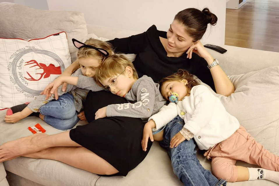 Alina Pușcaș este mama a trei copii