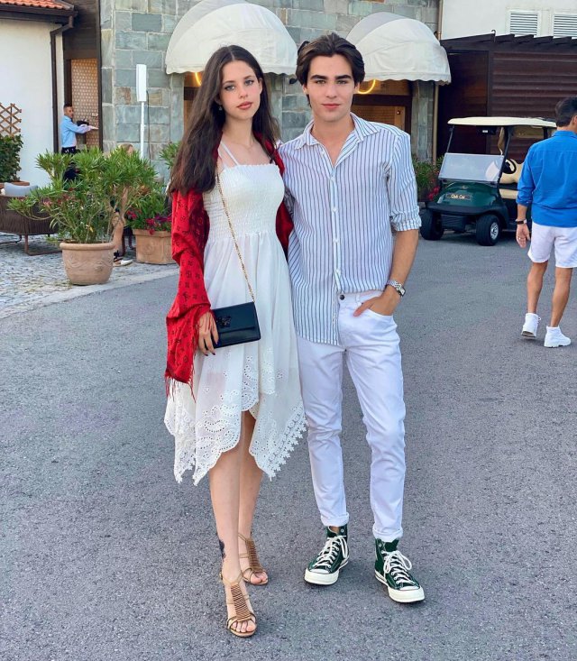 Violeta își sprijină necondiționat fratele