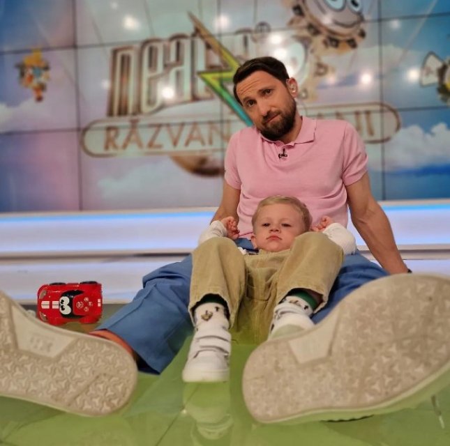 Băiețelul lui Dani Oțil nu a lipsit de pe platourile emisiunii pe care o prezintă tatăl său