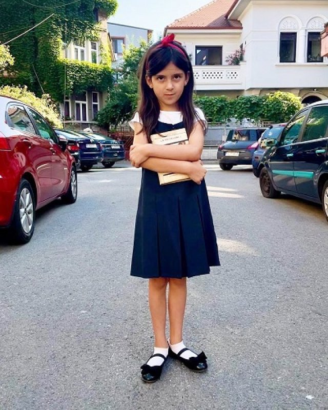 A vorbit despre cum se străduiește să-și educe fetița