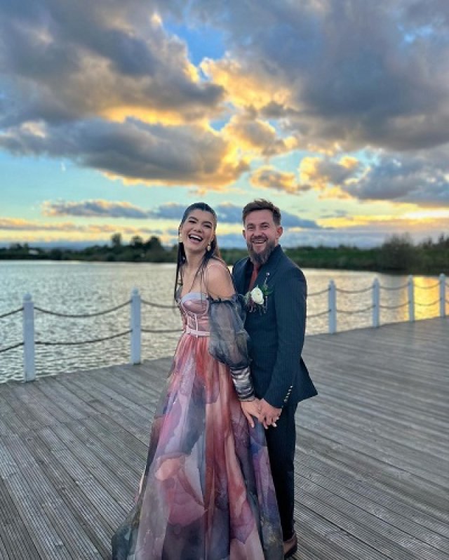 Formează un cuplu alături de Daniel Aloman