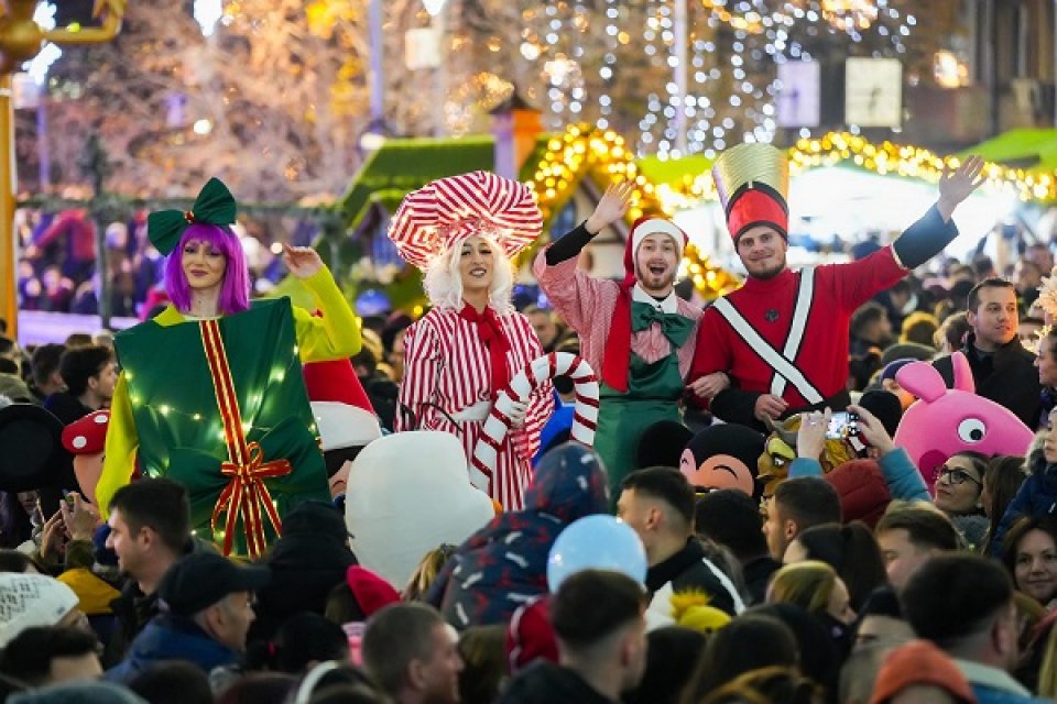 35 de lei pentru 2 sarmale la Târgul de Crăciun! Cât trebuie să scoată din buzunar părinții pentru carusel?