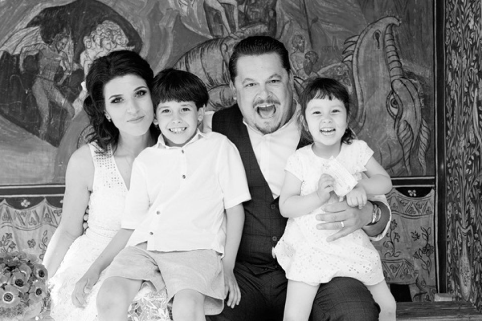 Timpul trece, dar dragostea lor doar crește! Ce frumos vorbește Bobonete despre soția lui. Se cunosc de când el avea 14 ani, iar ea 12