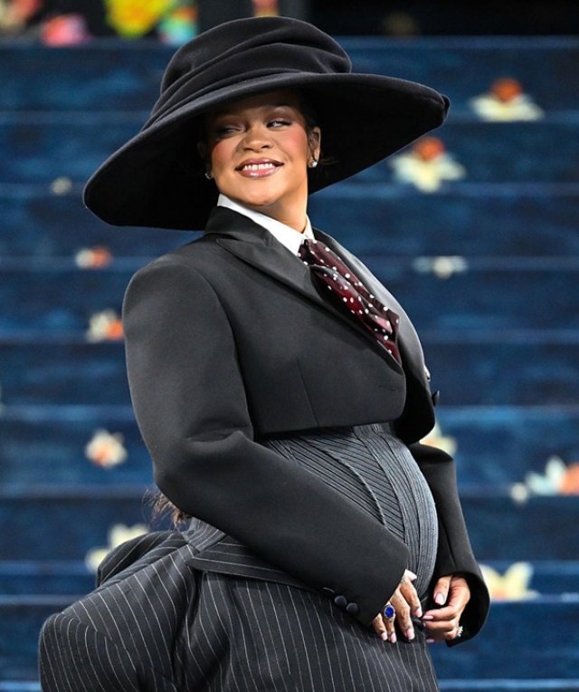 Rihanna este din nou însărcinată, la 37 de ani. Și-a etalat burtica de gravidă abia acum