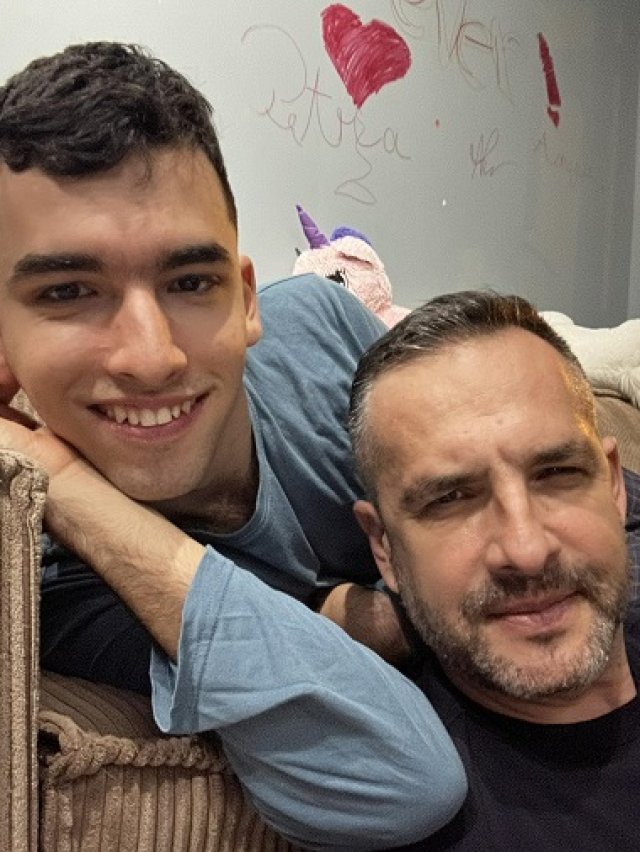 Ce scrisoare publică i-a adresat Mădălin Ionescu fiului său: „Te privesc, Filip, și mă întreb de câte ori ai fost, de fapt, tu cel care m-a ținut pe mine în viață”