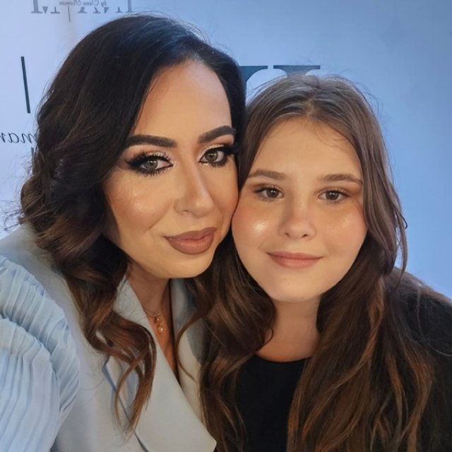 Isa, fiica Oanei Roman a absolut clasa a IV-a. Fetița a învățat la o școală privată
