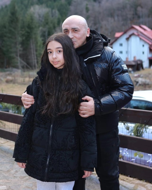 „La mulți anil, lebăduța lui tati". Fiica lui Marcel Pavel a terminat clasa V-a cu media 10