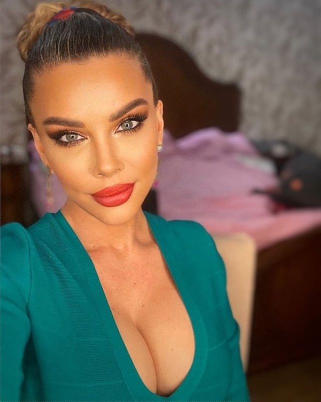 Alina Laufer este mamă de 3 copii și urmează să aducă pe lume încă un copil. Cum se menține în formă?