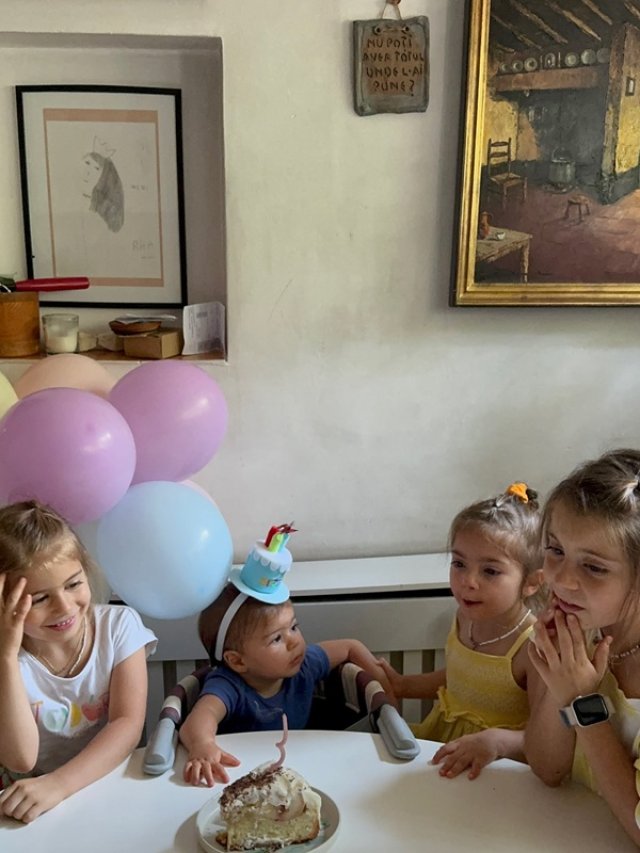 Laura Cosoi, vacanță cu peripeții alături de cei 4 copii. Ce a pațit pe drum?