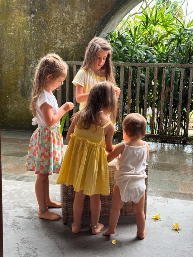 Laura Cosoi, anunț neașteptat după 10 ani de relație și patru copii alături de Cosmin Curticăpean Rita, Lara, Vera și Aida