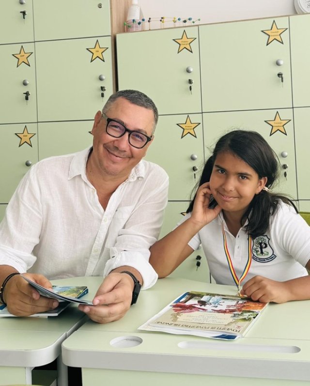 Maria, fetița Dacianei Sârbu a împlinit 11 ani. A avut un tort cu 2 etaje