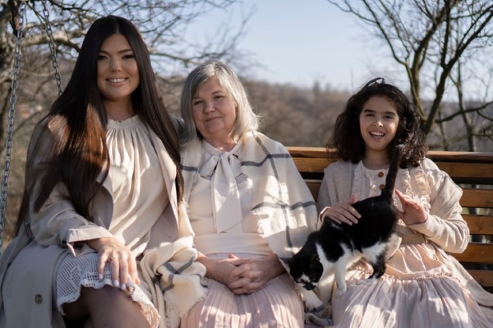 Fetița Paulei Seling trece prin clipe grele la școală din cauza divorțului părinților. Artista intenționează să se întoarcă la înot