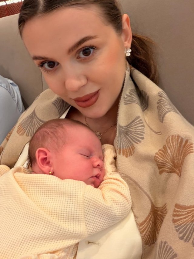 Emily Burghelea, internată de soț într-un spital din cauza depresiei postnatale.