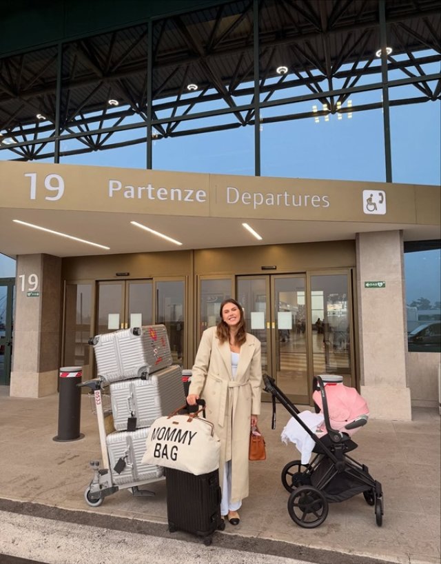 Emily Burghelea, internată de soț într-un spital din cauza depresiei postnatale. Este căsătorită din 2021