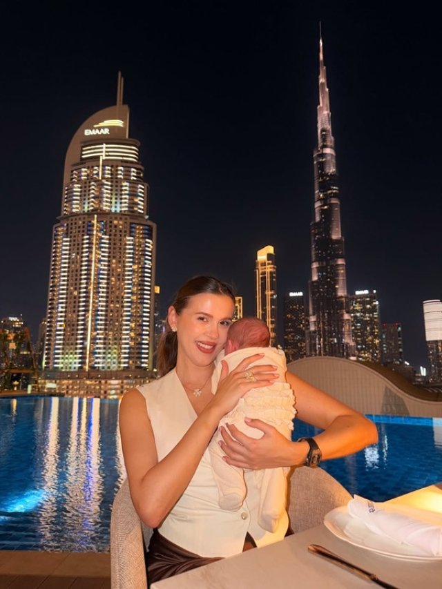 Emily Burghelea, internată de soțul ei, Andrei, într-un spital din cauza depresiei postnatale.