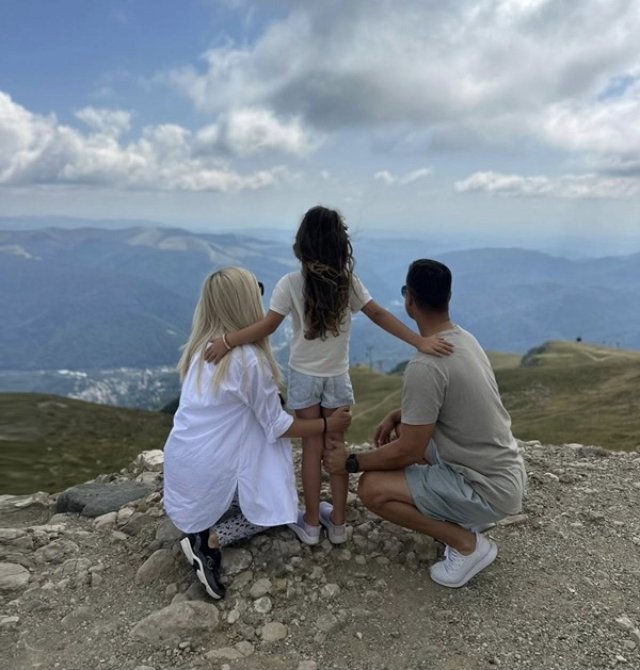 Elena Udrea, prima vacanță cu fiica ei de când a ieșit din arest.