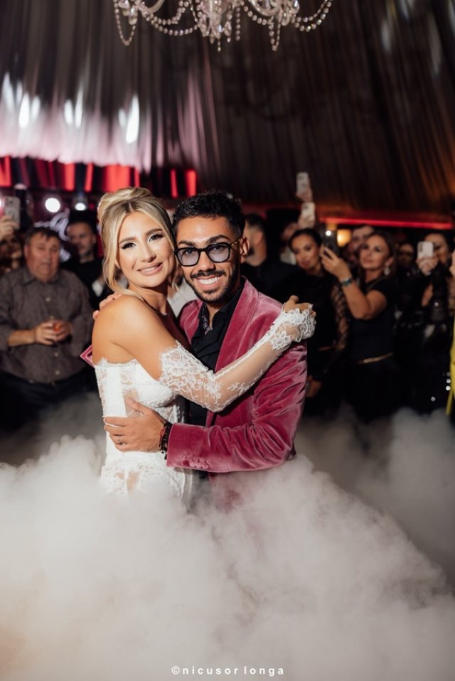 Claudia Puican și Armin Nicoară sunt proaspăt căsătoriți dar pleacă separat în luna de miere. La nuntă au avut peste 1000 de invitați