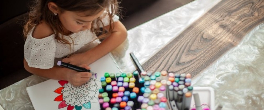 8 activități de art terapie pentru eliberarea stresului la copii