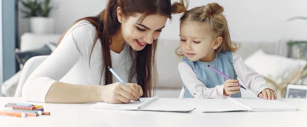 Prima zi de școală: dezvoltarea și beneficiile scrisului de mână