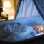 Care este poziția corectă a bebelușului în timpul somnului