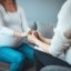 „Am ales să lupt pentru amândouă”: Povestea Iuliei, mama care a învins cancerul în sarcină