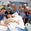 Primul copil născut în urma unui transplant de uter – o poveste reală despre curaj, știință și iubire de soră