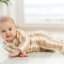 Rostogolirea la bebeluși: primul pas spre libertatea de mișcare