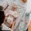 Scaunul bebelușului: culori, consistență, frecvență — când este „ok” și când este semnal de alarmă