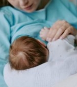 Primele 24 de ore cu bebe: ce este normal, ce sperie inutil și când chiar este urgență
