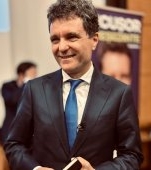 Cine au fost părinții lui Nicușor Dan. Cu mama contabilă și tatăl muncitor, primarul capitalei a dus o viață modestă în Făgăraș