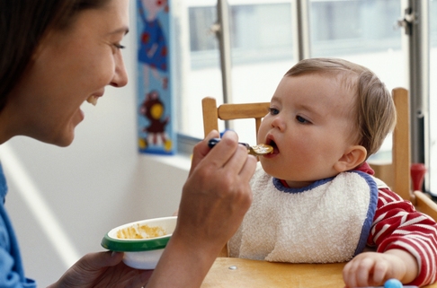 diversificare alimentatie bebe mancacios pofta de mancare