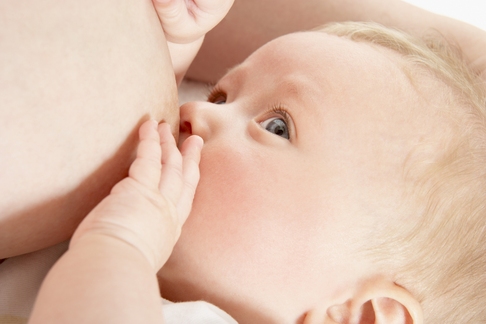 alaptare lapte matern sfaturi intarcat prematur lactatie am lapte suficient bebelus foame la sanul mamei