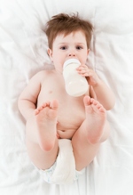Bebelus cu alergie la proteina din lapte de vaca