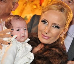 Daniela Gyorfi impreuna cu fetita ei