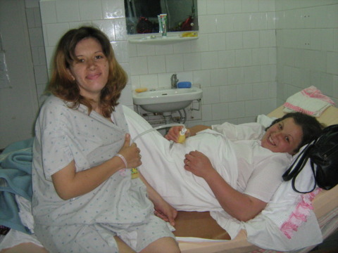 Adina si Veronica in maternitate