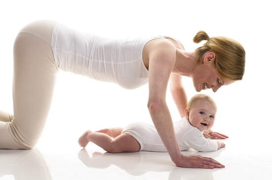 Exercitiu pentru recuperarea postpartum, ideal pentru muschii bratelui si cei ai spatelui