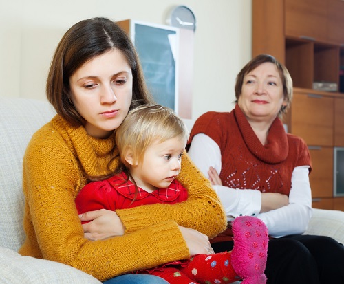 Mama trista din cauza a ceea ce i-a spus soacra/mama ei