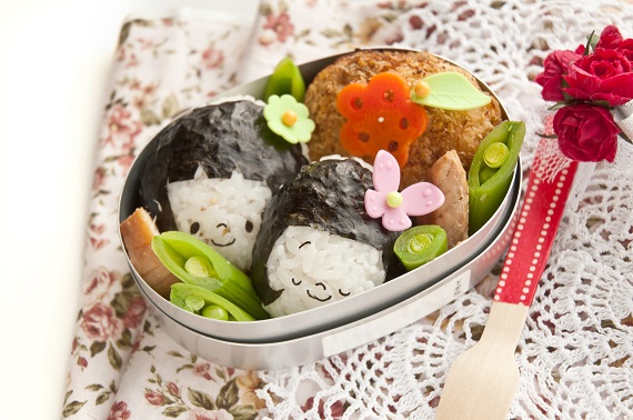 Gustare tip bento, cu figurine din orez