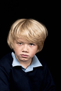 Particularitate a psihologiei copilului adoptat: acesta poate avea sentimente de vinovatie