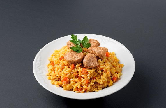 Pilaf cu carne, pe farfurie