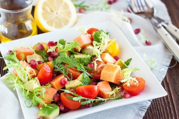 Salata cu rosii, avocado, mango