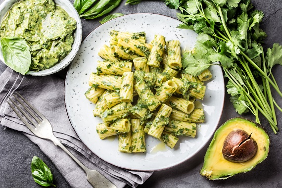 Paste cu pasta de avocado