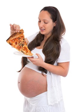 Femeie gravida ce doreste sa manance pizza