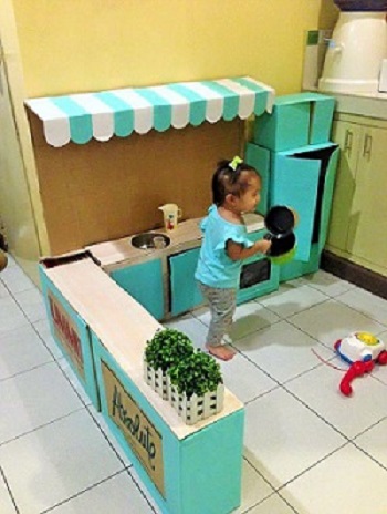 Corpuri de bucatarie din cutii de carton Corpuri de bucatarie din cutii de carton